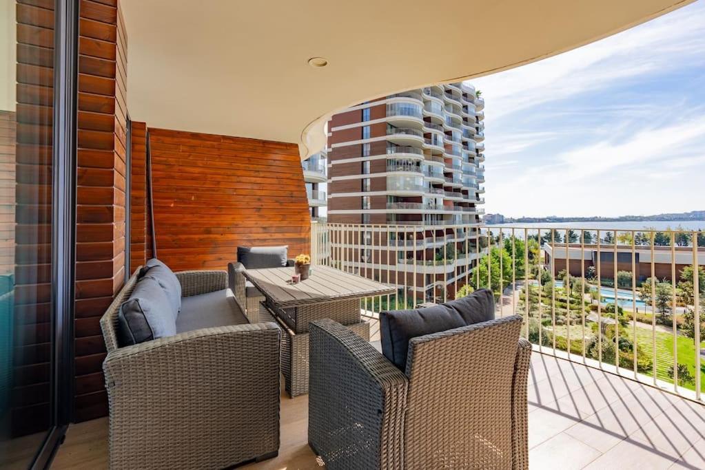 Golden Stones House Sea And Lake View อิสตันบูล ภายนอก รูปภาพ