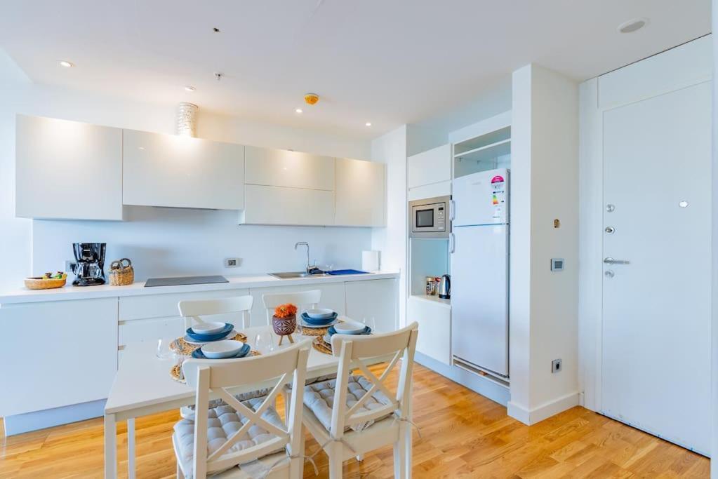 Golden Stones House Sea And Lake View อิสตันบูล ภายนอก รูปภาพ