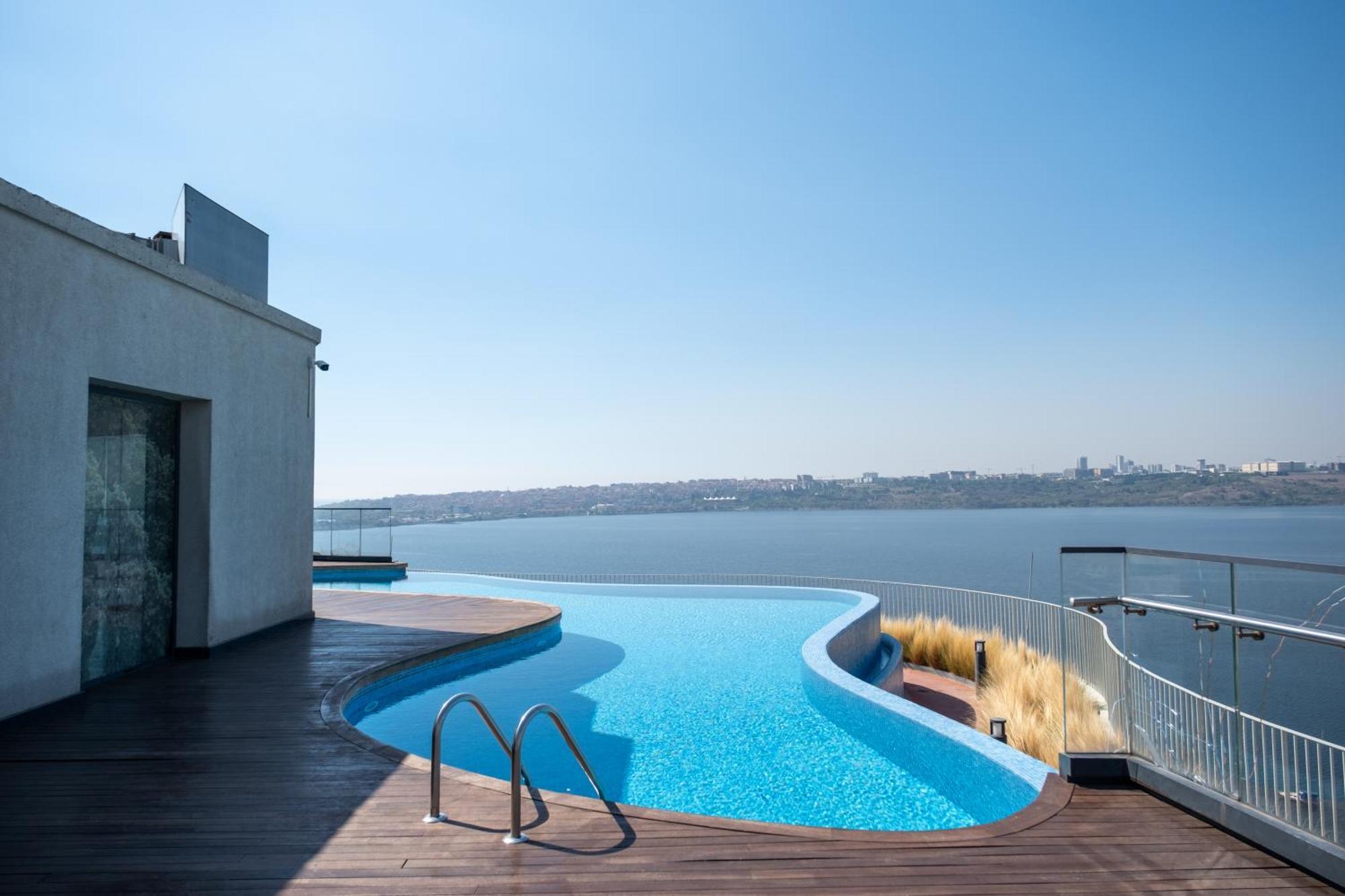 Golden Stones House Sea And Lake View อิสตันบูล ภายนอก รูปภาพ